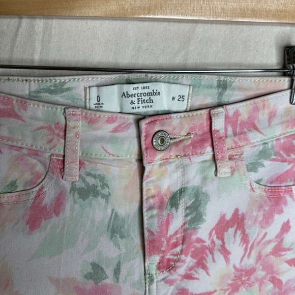 Abercrombie & Fitch Pink Floral Print Denim Jeans Size 0 - Picture 4 of 8